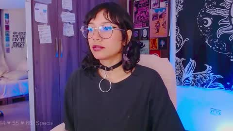 Snapshot of mel_dahlia chatting on September 29, 1:37 am Melissa - - Please help me to reach 100 thumbs up online show from September 29, 1:37 am