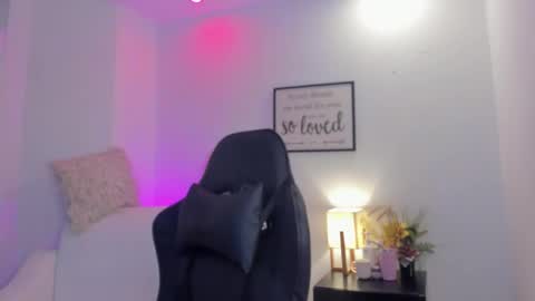 melan_owen online show from April 30, 11:04 am