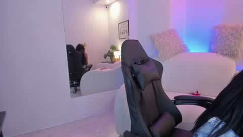 melan_owen online show from July 29, 10:48 am