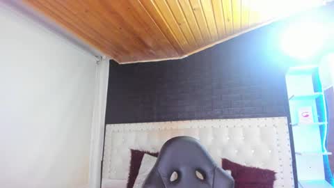 Snapshot of melanie_hh chatting on February 25, 7:20 am Melanie online show from February 25, 7:20 am