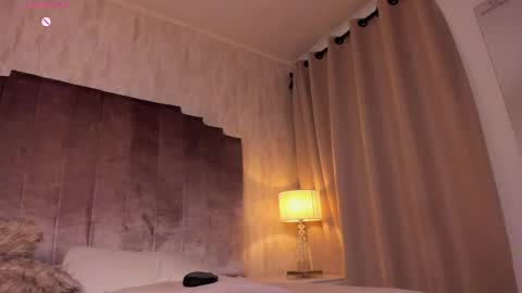 Melanie online show from May 16, 9:35 pm