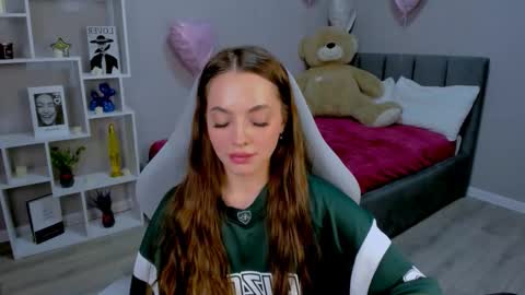 MelanieAlves online show from March 17, 6:35 pm