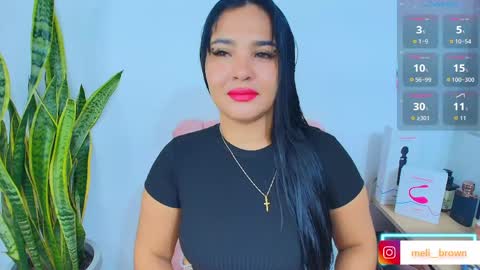    Independent model online show from April 11, 5:23 am