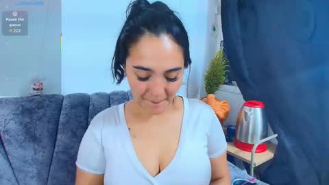    Independent model online show from December 23, 3:02 am