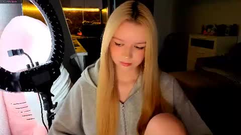 Mel or Lissa 3 Welcome here online show from July 16, 5:16 pm