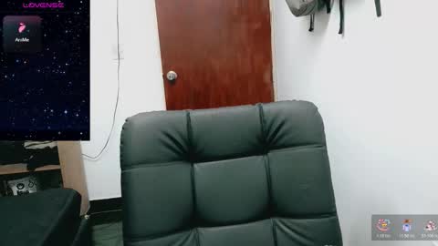 Snapshot of melissa_and_dany chatting on October 20, 6:57 pm Melissas Corner online show from October 20, 6:57 pm