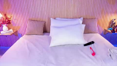 M E L I S S A  online show from March 19, 12:21 pm