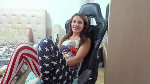 MellyMell  online show from October 22, 7:15 pm