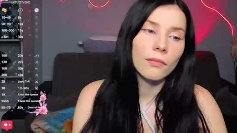 mellhyees online show from December 5, 7:11 pm