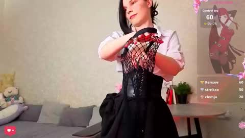 mellhyees online show from November 17, 5:04 pm