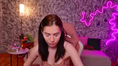 mellhyees online show from March 29, 5:36 pm