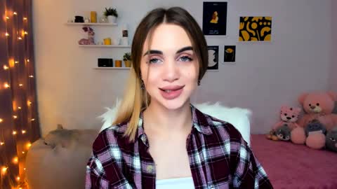 Snapshot of mellifluoustess chatting on December 23, 12:25 am Tessa online show from December 23, 12:25 am