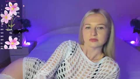 Snapshot of mellina_tey chatting on October 21, 9:29 pm Mellina online show from October 21, 9:29 pm