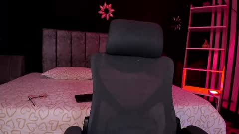 Mel  online show from July 12, 5:43 am