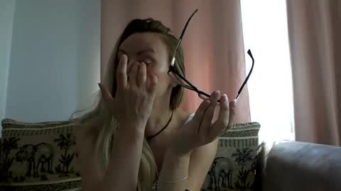 Melly online show from August 8, 11:42 am