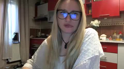 Melly online show from April 17, 5:54 am
