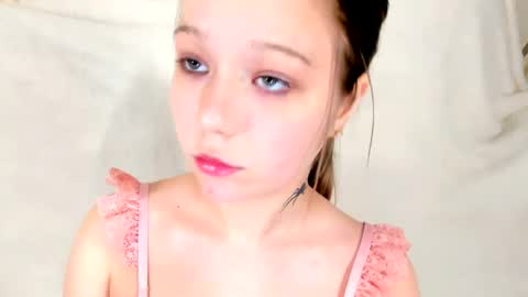 MelMooon online show from February 2, 11:50 am