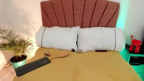  Leslie  online show from October 10, 11:49 am