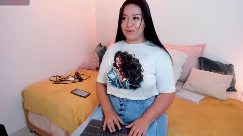  Leslie  online show from February 13, 12:11 pm