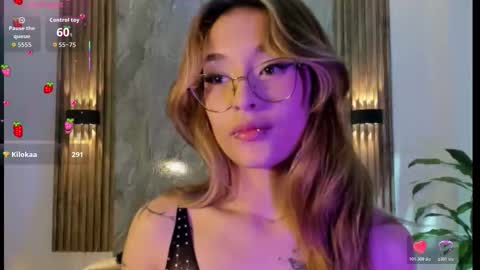 melodylanee online show from December 19, 11:38 am