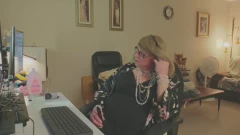 Melody online show from November 8, 2:53 pm