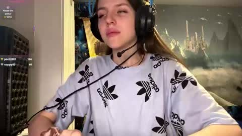 Hi Im Aria 18 years old online show from January 5, 5:27 pm