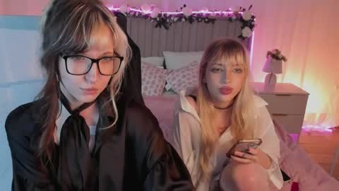 Mia online show from April 19, 6:43 pm