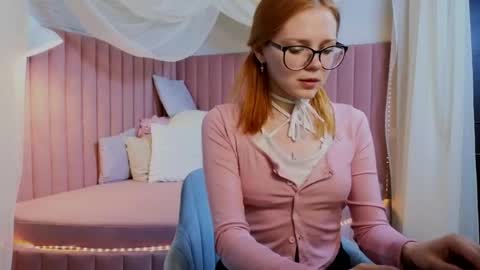 memymee_ online show from June 10, 1:27 am
