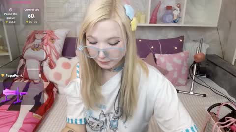 Snapshot of meowkakitty chatting on October 21, 2:27 am MeowkaKitty online show from October 21, 2:27 am