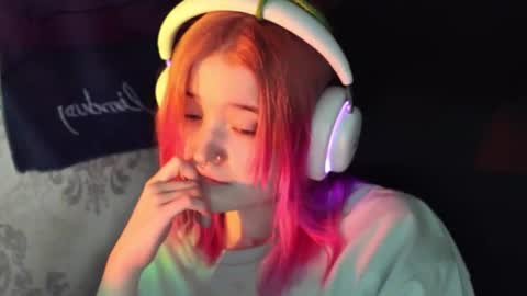 Snapshot of meowki4 chatting on February 5, 2:59 pm meowme online show from February 5, 2:59 pm