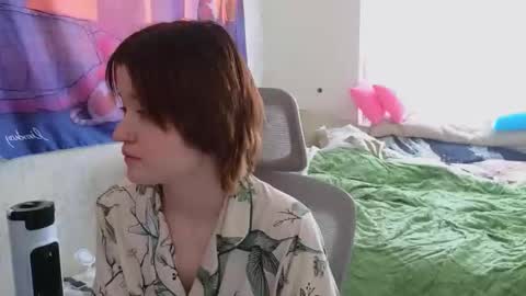 Snapshot of meowki4 chatting on September 13, 11:45 am meowme online show from September 13, 11:45 am