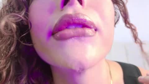 Snapshot of merida_85 chatting on September 27, 11:24 pm TANIA online show from September 27, 11:24 pm