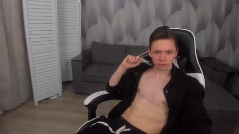 MEVERIK OUSHEN online show from April 23, 1:46 pm