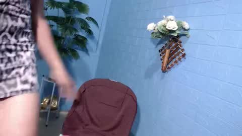 Cretchie  For You online show from February 24, 2:25 am