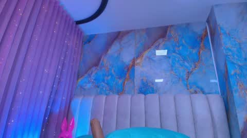 Emi online show from April 13, 7:29 pm