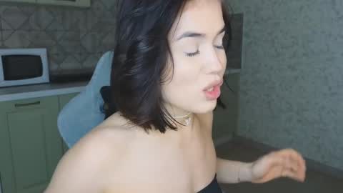 Mia online show from February 18, 1:10 am