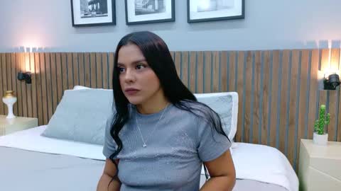 Mia Bellefort online show from February 4, 8:57 pm