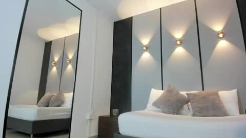 M I A  online show from April 18, 2:46 am