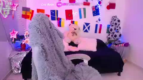 mia_cute_girl online show from July 8, 8:12 pm