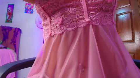 Snapshot of mia_flames chatting on October 16, 12:10 am Mia flames online show from October 16, 12:10 am