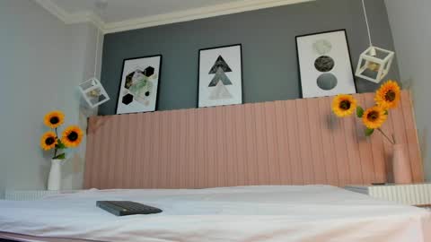 Mia  online show from April 8, 12:19 pm