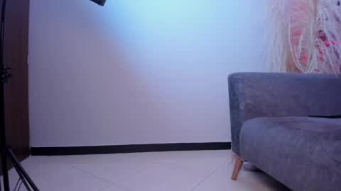 Mia  online show from April 1, 1:41 pm