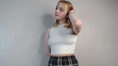 Mia online show from January 12, 2:57 pm