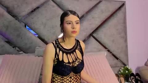 I am mia  online show from May 27, 11:29 am