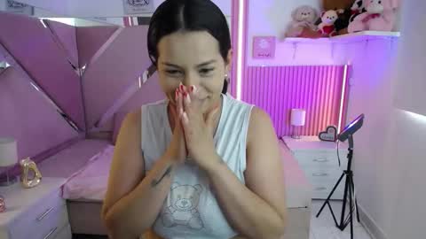 mia_garcia28 online show from December 1, 7:45 pm