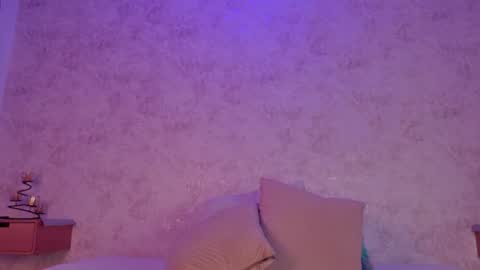 mia_hill1_ online show from July 4, 8:34 pm