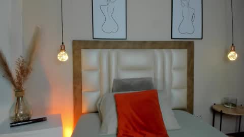 Mia online show from March 22, 3:05 pm