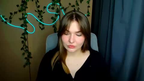 mia_lemm online show from April 7, 6:37 am