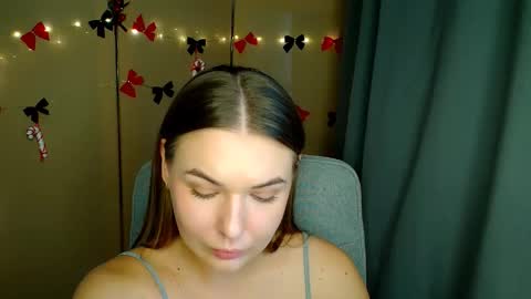 mia_lemm online show from December 21, 8:43 am