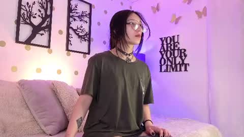 Mia online show from June 26, 11:10 pm
